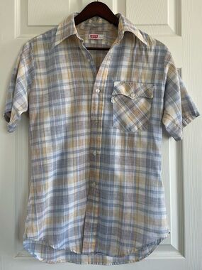 Vintage Levi’s Plaid Short Sleeve Button Down Shirt Men’s Medium Lightweight